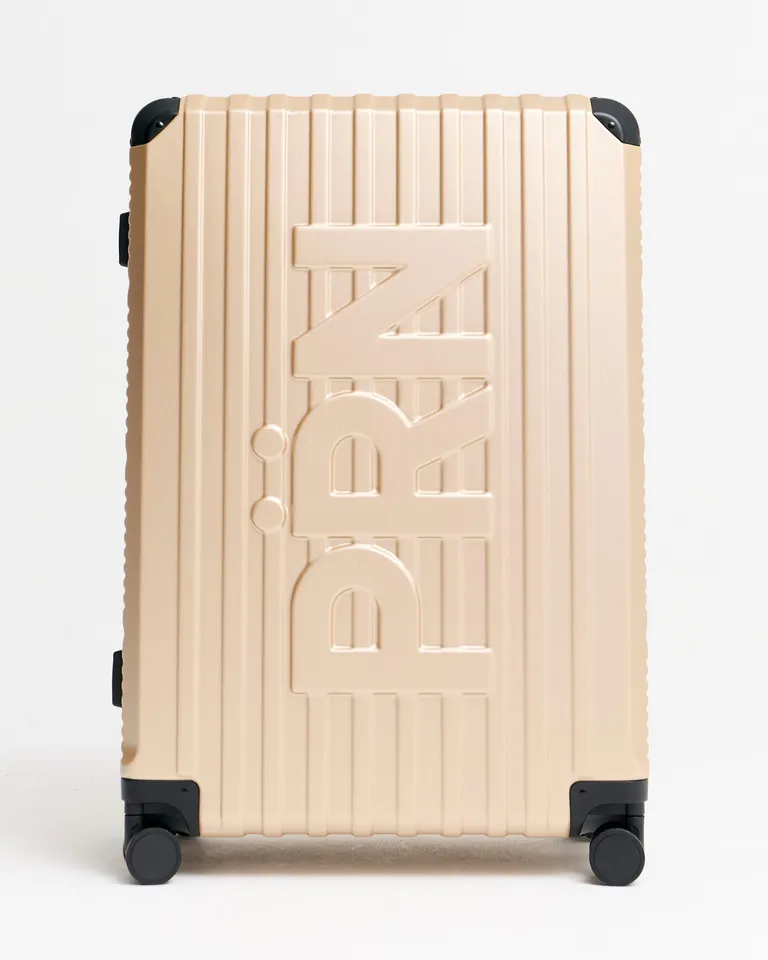 Valija beige de diseño minimalista y construcción resistente para viajes y salidas de Prüne en Maletines para argentina