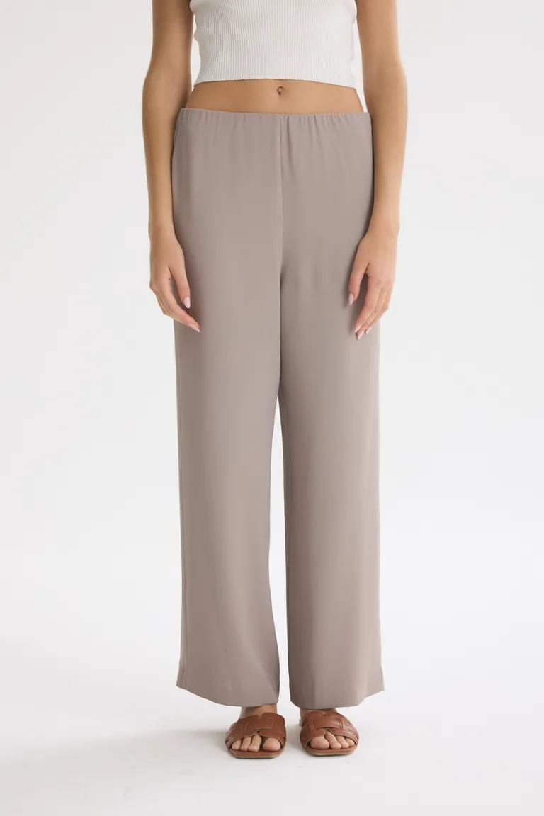 Pantalón de Mujer de Corte Recto y Pierna Ancha en Color Beige de Akiabara en Pantalones para argentina