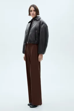 Pantalón pinzas wideleg de Mango en Pantalones para argentina