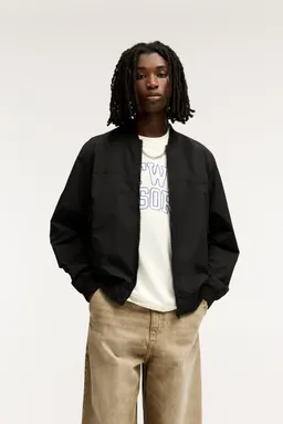 Chaqueta bomber ligera de Pull&Bear en Abrigos y Camperas para argentina