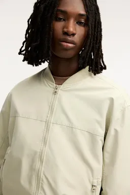 Chaqueta bomber ligera de Pull&Bear en Abrigos y Camperas para argentina