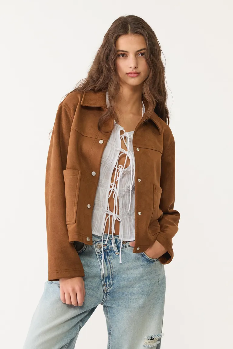 Campera efecto gamuza de Stradivarius en Chaquetas para argentina