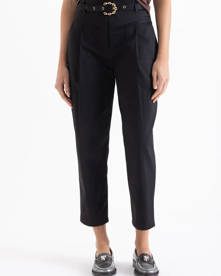 Pantalon tipo mom con cintura paper bag y cinto incluido con hebilla metalica de Jazmin Chebar en Pantalones para argentina