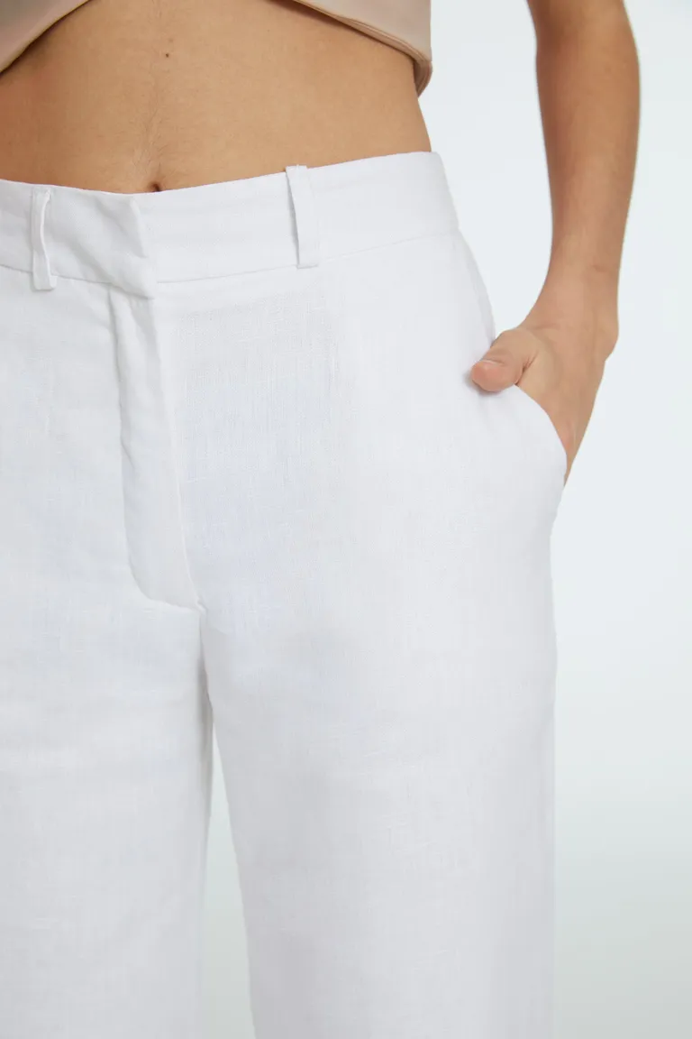 Pantalón blanco de tiro alto y corte oxford en la botamanga de Naíma en Pantalones para argentina