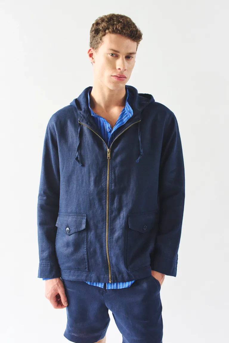 Campera liviana y práctica para hombre con capucha y bolsillos de Bensimon en Abrigos y Camperas para argentina