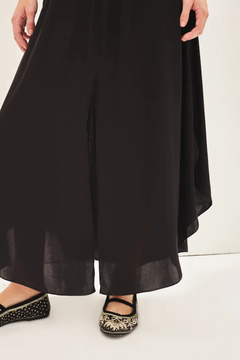 Falda larga de corte amplio y caída fluida con tajo central y largo irregular de Rapsodia en Faldas para argentina