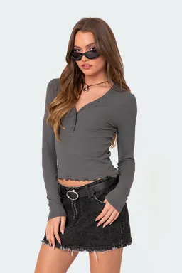 Top botones cuello emerson de Edikted en Tops para argentina
