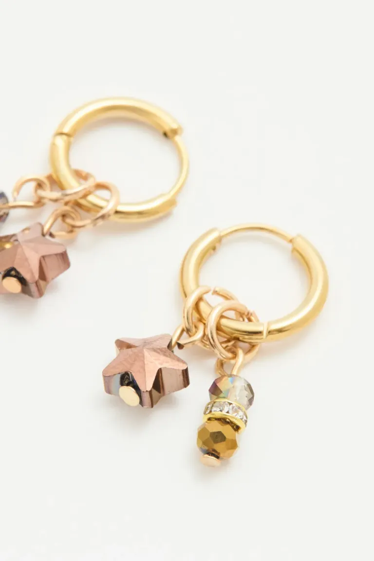 Aros colgantes con dije de estrella facetada y piedras brillantes de Rapsodia en Bijouterie para argentina
