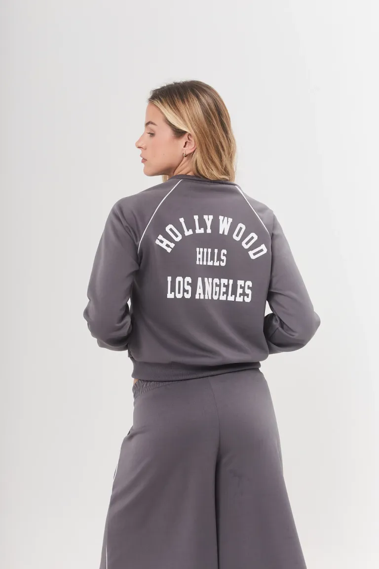 Chaqueta negra de tela yoga con estampa en la espalda - Prenda versátil y cómoda para lucir estilo casual de Belle en Chaquetas para argentina