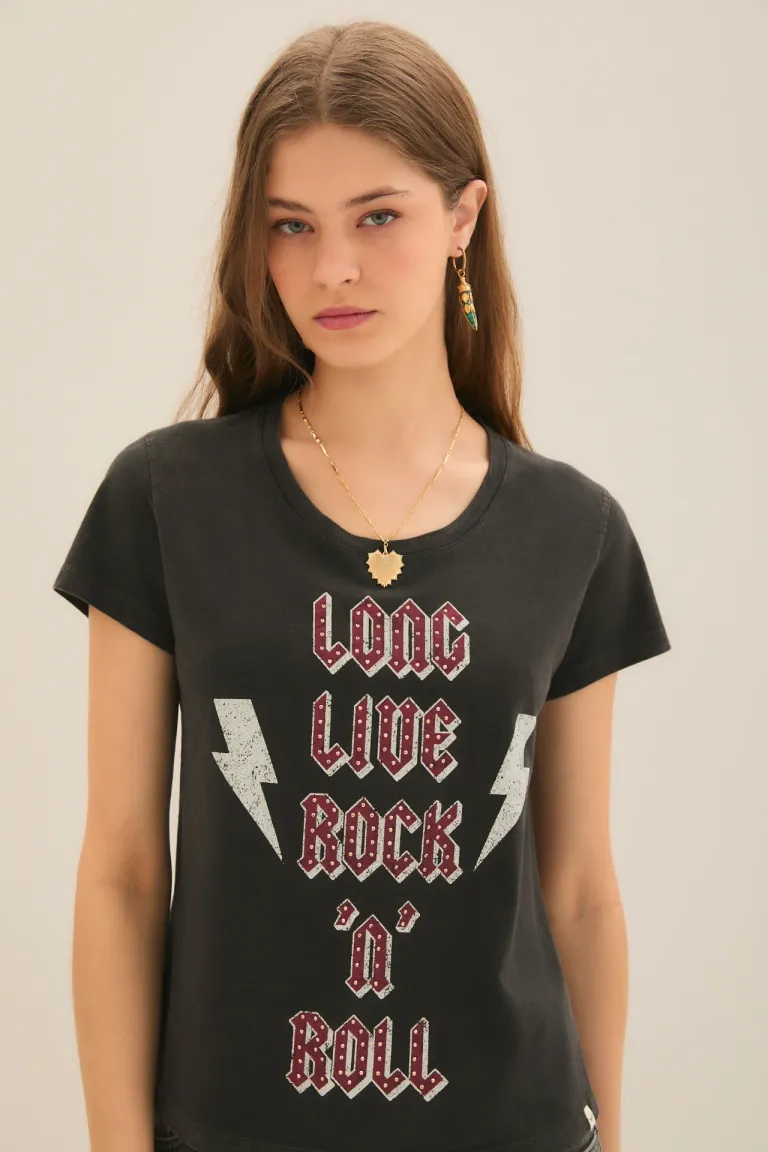 Remera de estilo rock con diseño bordado en negro de Rapsodia en Remeras para argentina