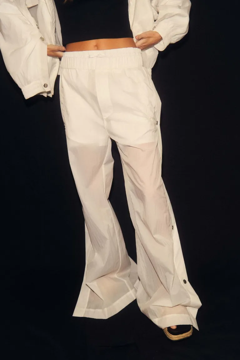 Pantalón blanco de corte recto y elegante diseño para mujer de Allo Martinez en Pantalones para argentina