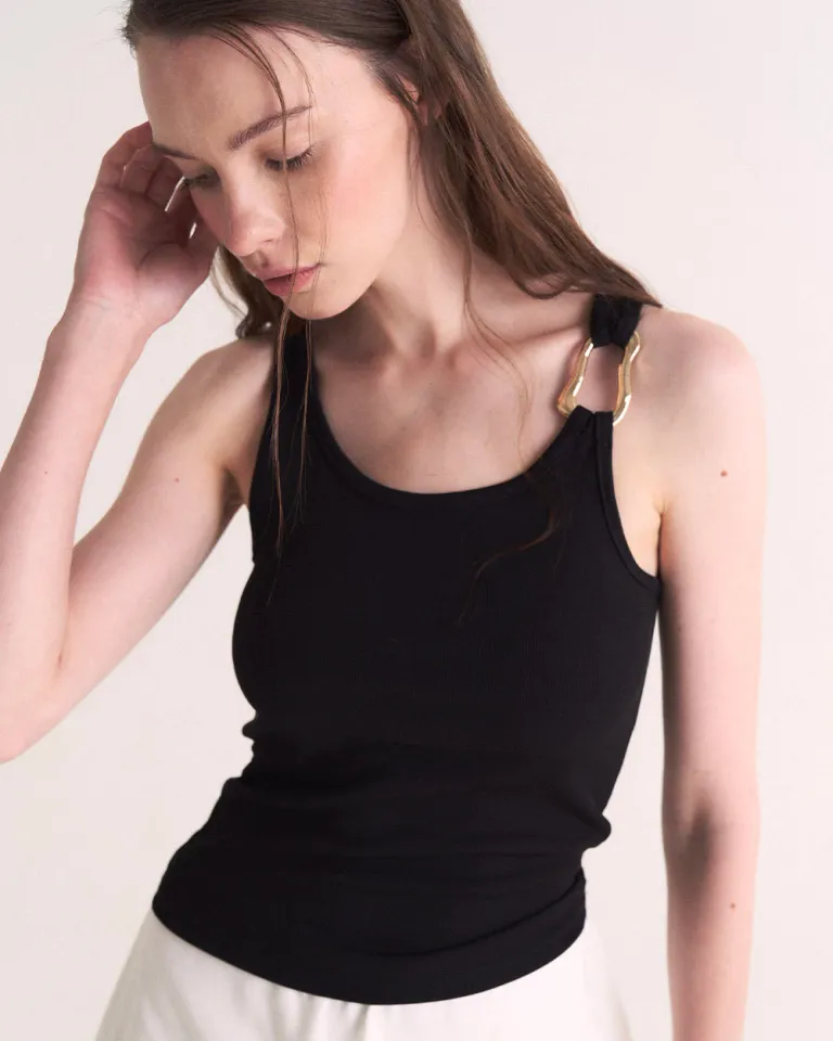 Top básico de tela micromorley con argolla en la tira para mujer de Sky en Tops para argentina