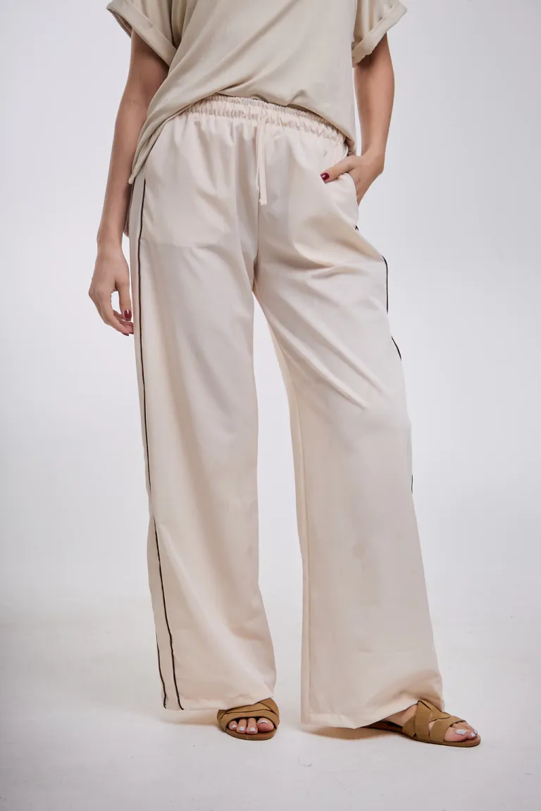 Pantalón ancho de tela negra con vivos laterales y cordón en cintura de Belle en Pantalones para argentina