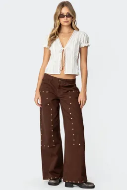 Jeans carpenter tiro bajo con tachas de Edikted en Pantalones para argentina