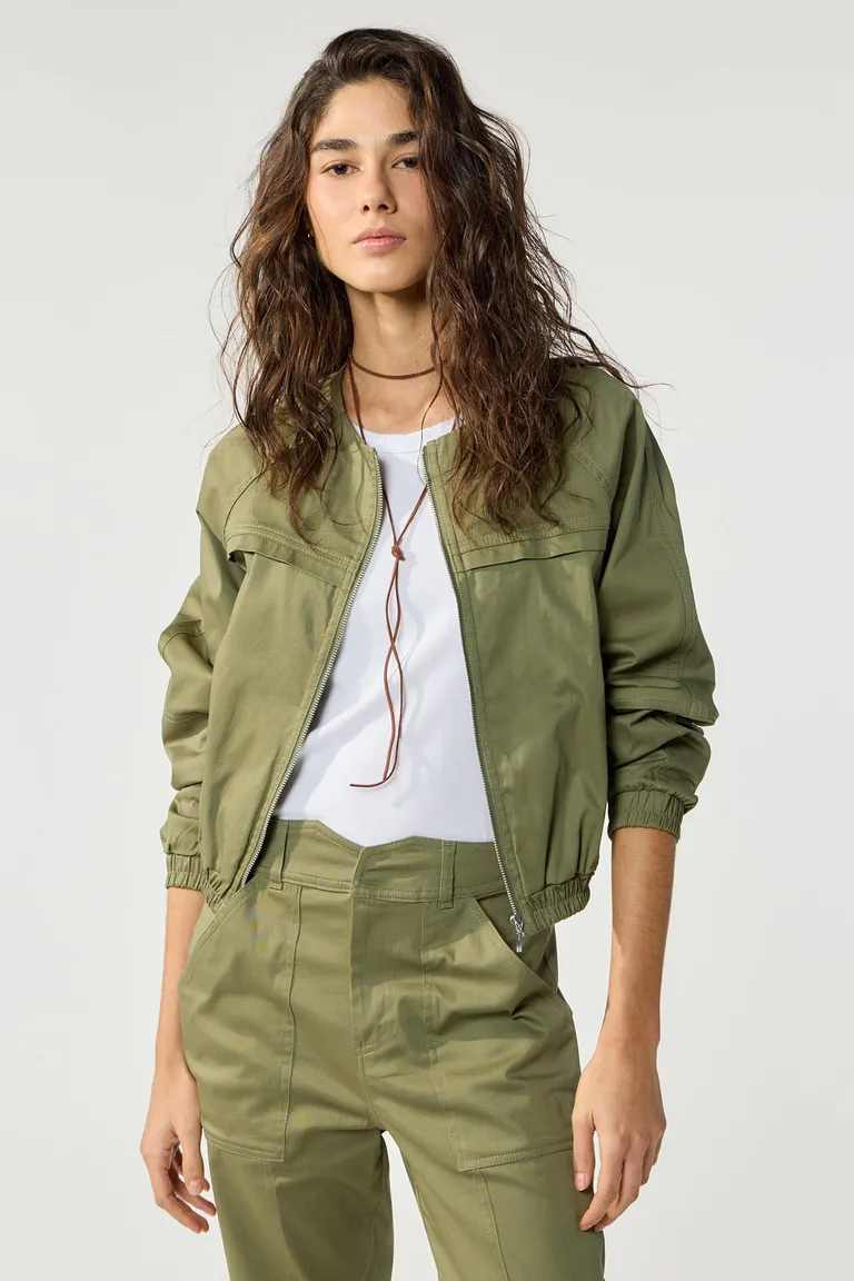 Chaqueta verde con cierre desmontable y bolsillos para mujeres de Cuesta Blanca en Chaquetas para argentina