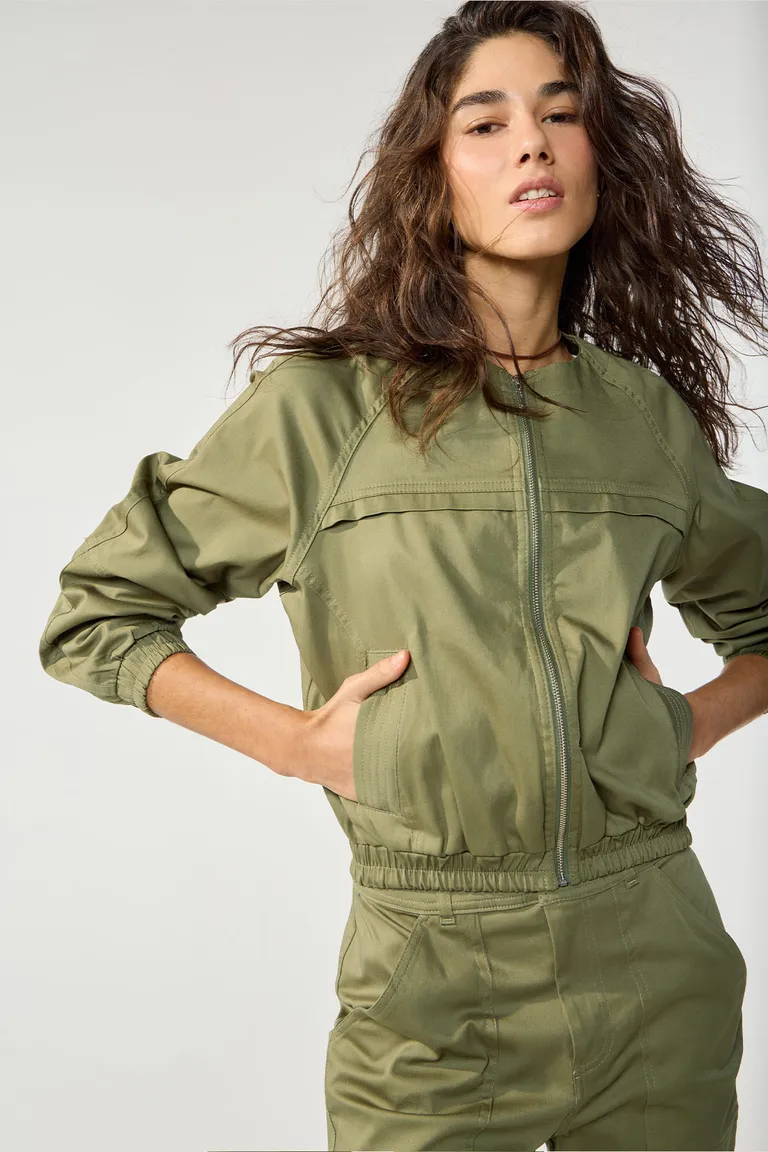 Chaqueta verde con cierre desmontable y bolsillos para mujeres de Cuesta Blanca en Chaquetas para argentina