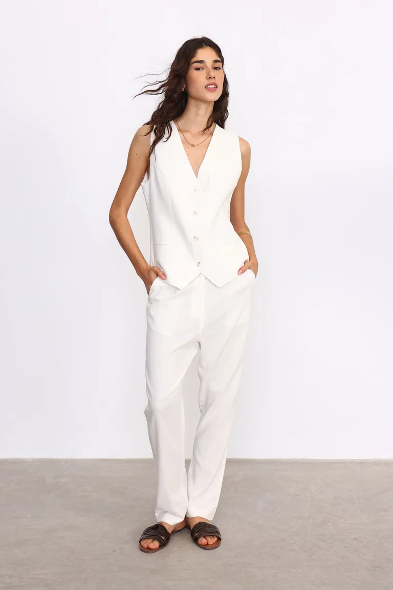 Elegante chaleco de lino para mujer con botones a tono de Yagmour en Chalecos para argentina