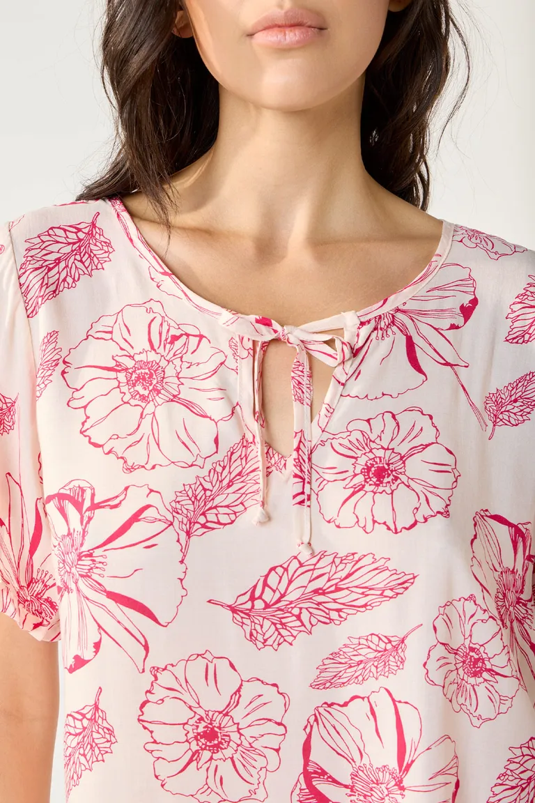 Blusa de vuelo con estampado floral en rosa para mujeres de Cuesta Blanca en Blusas para argentina