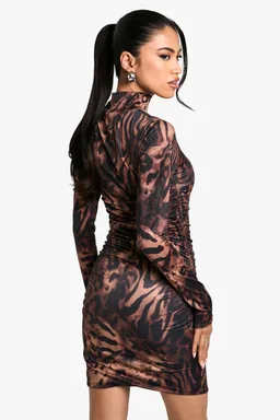 Mini vestido leopardo entallado de Boohoo en Vestidos para argentina