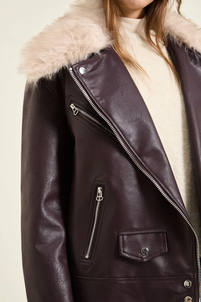 Campera biker oversize con cuello de piel desmontable y cierre frontal con bolsillos de Cuesta Blanca en Chaquetas para argentina