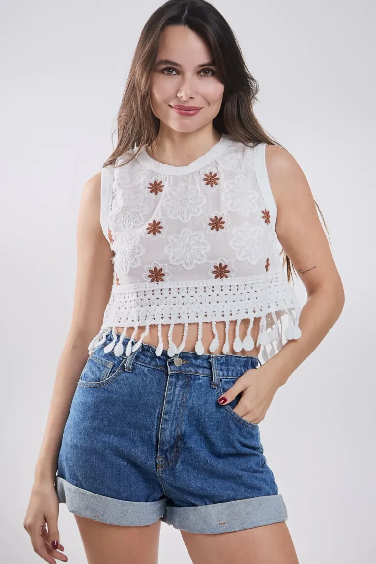 Blusa estilo broderie con diseño de bordados y flecos de Belle en Blusas para argentina