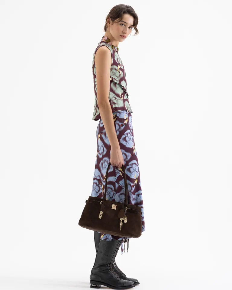 Top sin mangas con diseño estampado, escote redondo y detalle de volado en el frente de Jazmin Chebar en Tops para argentina