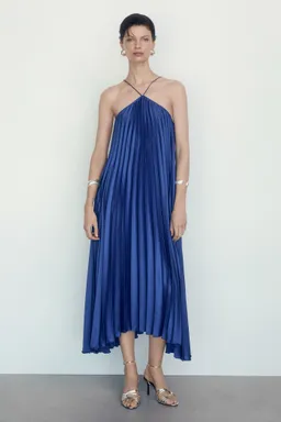 Vestido plisado cuello halter de Mango en Vestidos para argentina