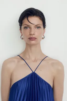 Vestido plisado cuello halter de Mango en Vestidos para argentina
