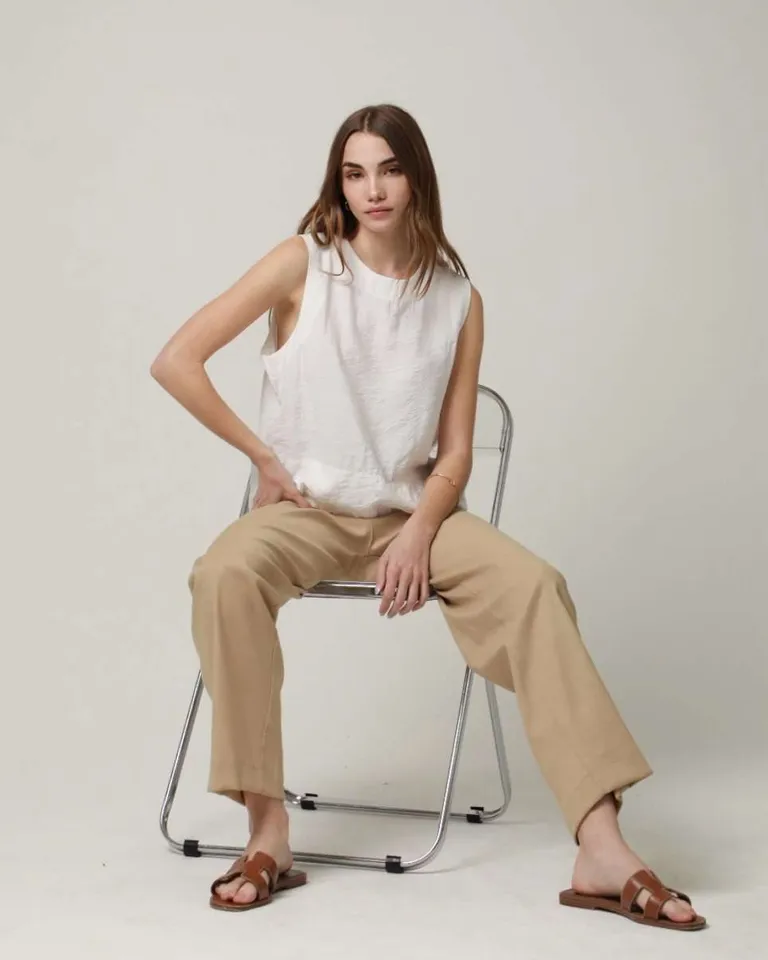 Blusa de seda sin mangas con cintura de vista ancha de Hesed en Blusas para argentina