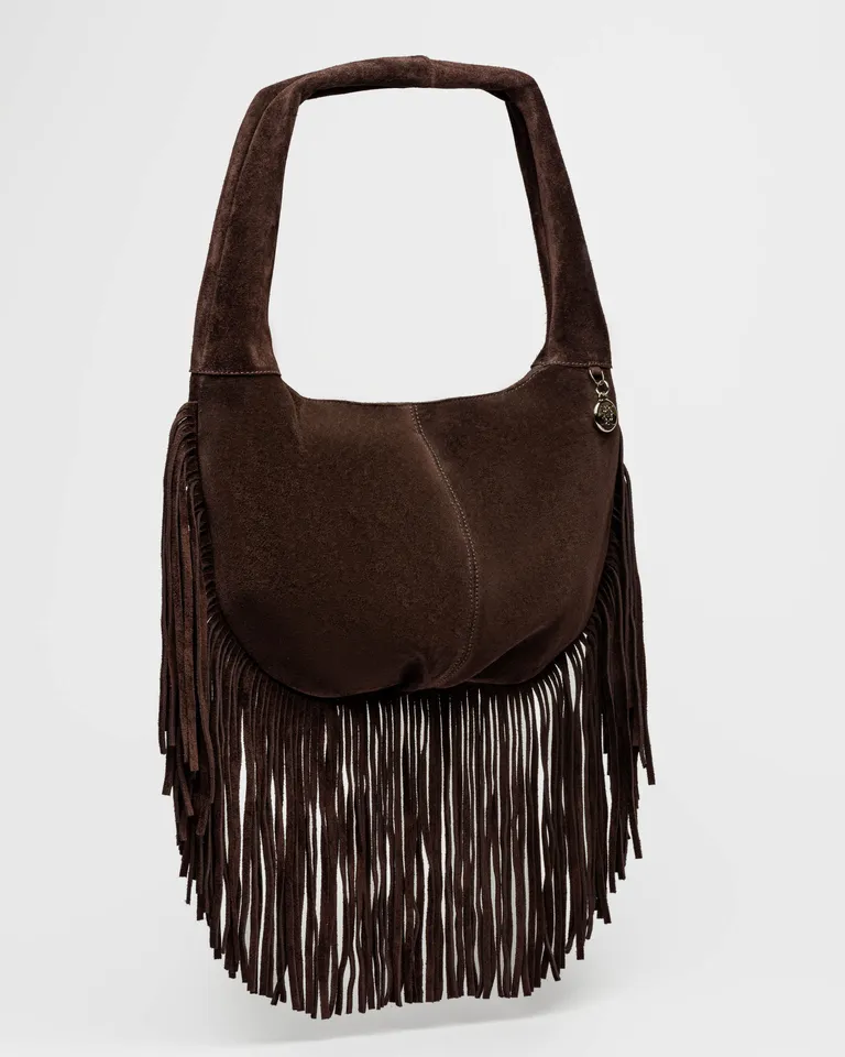 Bolso de mano de cuero gamuza con flecos y detalle metálico de Prüne en Bolsos y Carteras para argentina