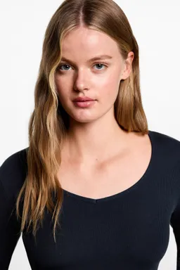 Remera manga larga escote de Mango Teen en Remeras para argentina