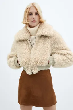 Bomber efecto piel de Mango en Chaquetas para argentina