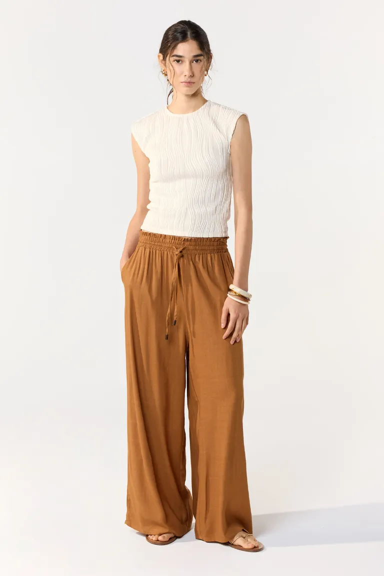Pantalón de pierna ancha en tono marrón con cintura alta y bolsillos de Cuesta Blanca en Pantalones para argentina