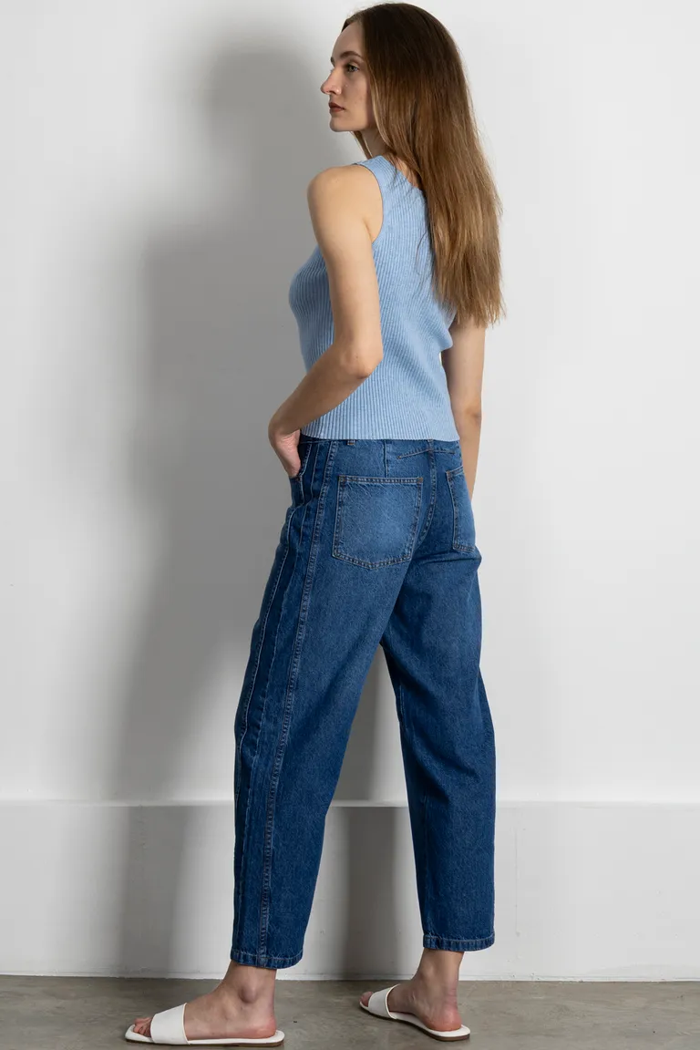 Musculosa de cuello cuadrado en canalé, elegante y versátil para cualquier atuendo de Kill en Buzos y Sweaters para argentina