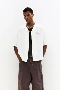 Camisa bordada manga corta de Pull&Bear en Camisas para argentina