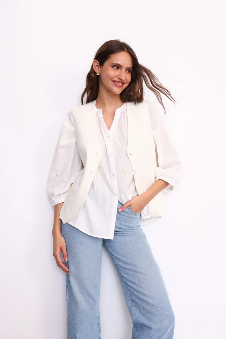 Camisa blanca de manga tres cuartos con estampado de lunares bordados de Yagmour en Camisas para argentina