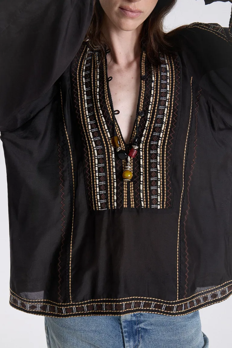 Blusa de mangas largas con bordados frontales y cuello en V de calce holgado de Maria Cher en Blusas para argentina