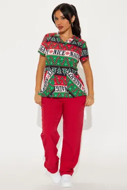 Top uniforme naughty or nice de Fashion Nova en Remeras para argentina