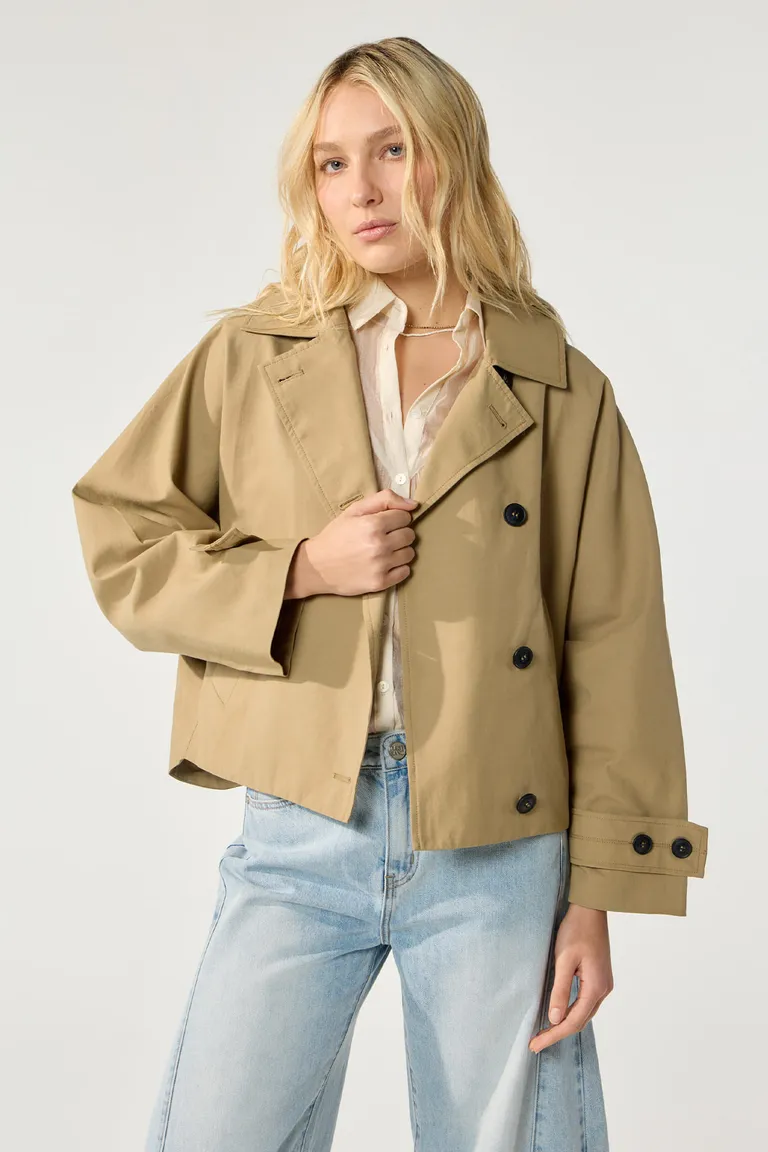 Chaqueta de trench corta con detalles elegantes y mangas dolmán de Cuesta Blanca en Chaquetas para argentina