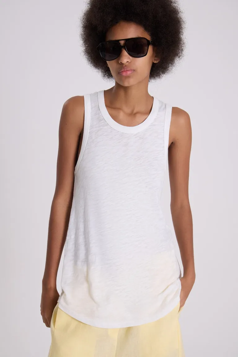 Top blanco de estilo musculosa con bordado en el frente, hecho en Perú de Maria Cher en Tops para argentina