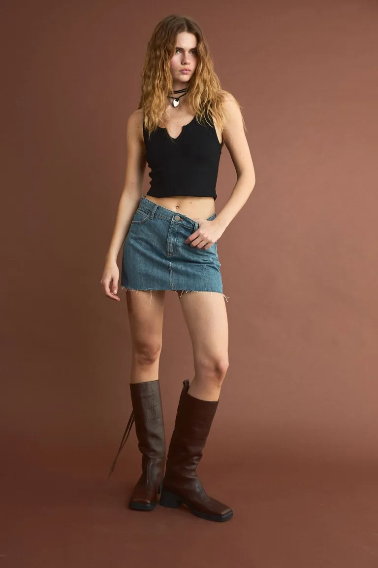 Short de mezclilla azul con diseño sencillo y versátil de Allo Martinez en Faldas para argentina