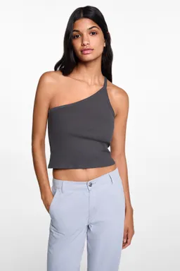 Top crop asimétrico de Mango Teen en Tops para argentina