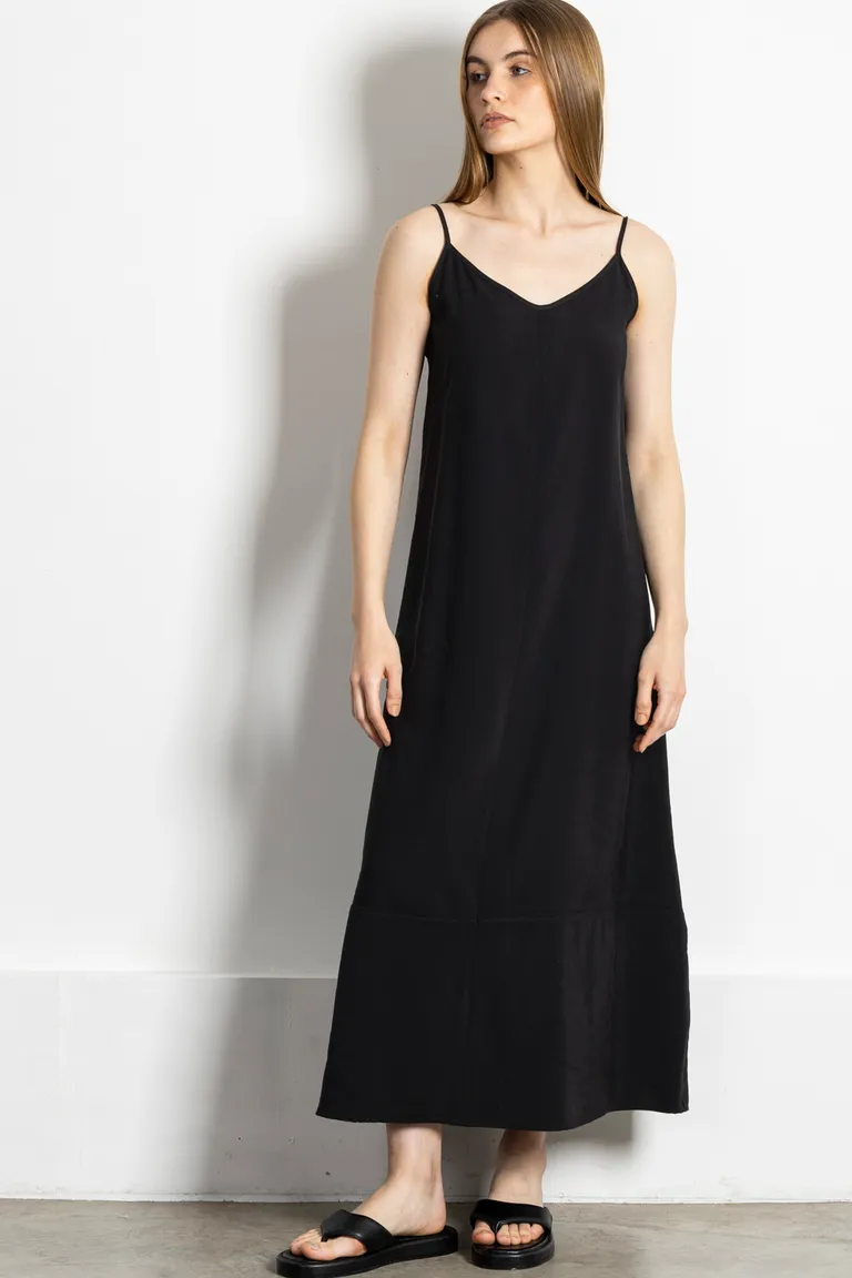 Vestido Largo Negro de Cupro con Breteles Regulables de Kill en Vestidos para argentina