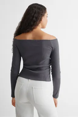 Remera canalé hombros descubiertos de Mango Teen en Tops para argentina