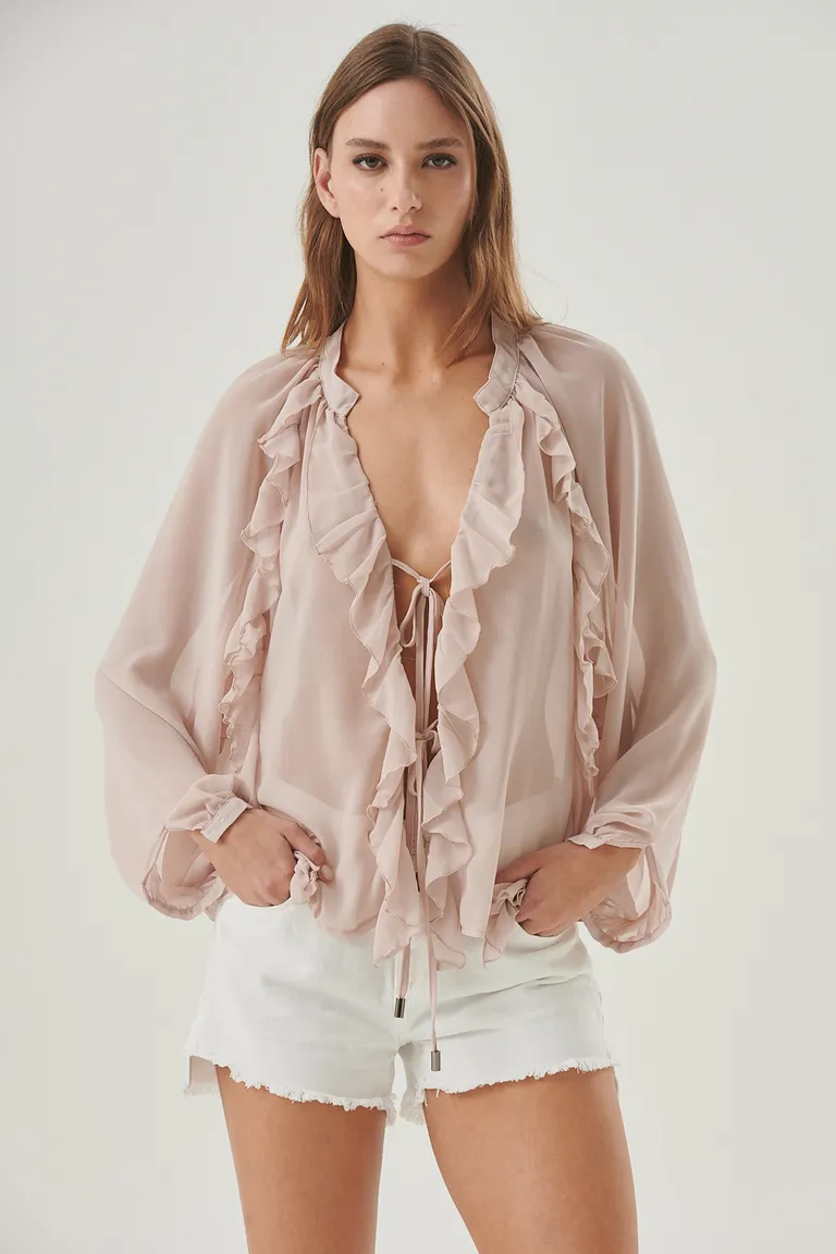 Blusa femenina con volados en cuello y delantero de corte amplio y escote con lazo regulable de Sweet en Blusas para argentina