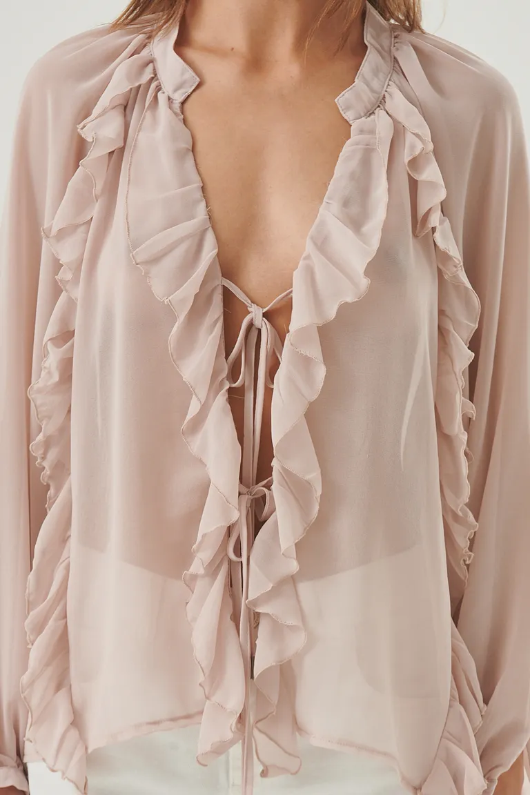 Blusa femenina con volados en cuello y delantero de corte amplio y escote con lazo regulable de Sweet en Blusas para argentina