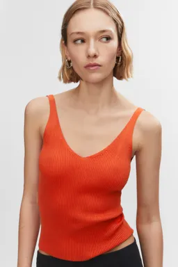 Top punto escote pico de Mango en Tops para argentina