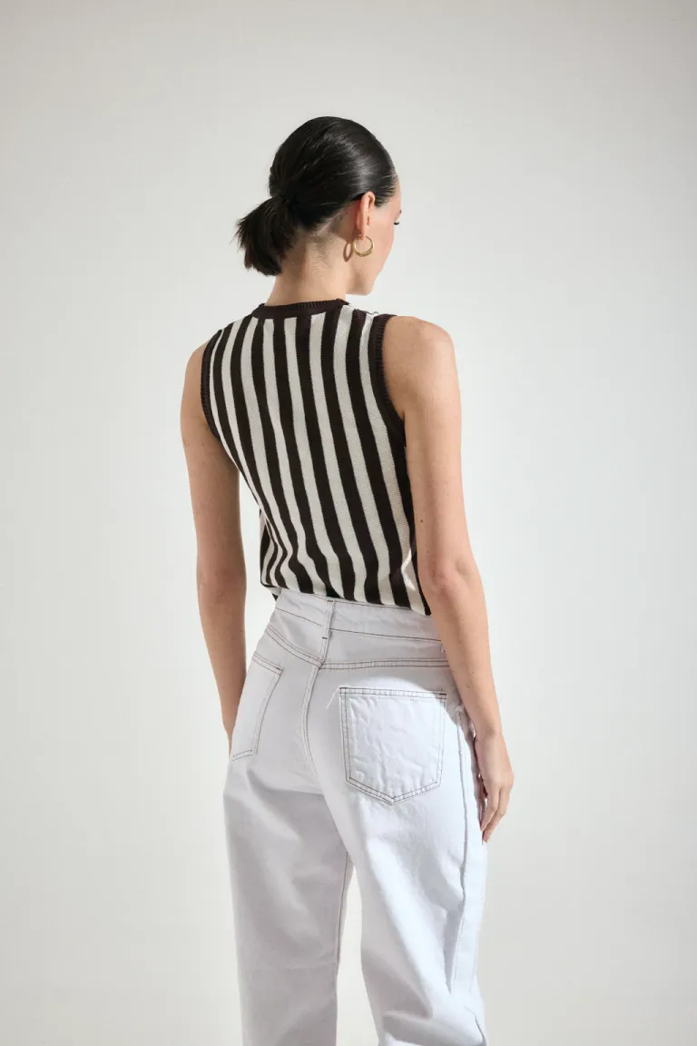 Musculosa tejida a rayas, pieza versátil y de estilo moderno para el clóset de la mujer actual de Audaz en Tops para argentina
