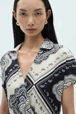 Vestido camisero estampado paisley de Mango en Vestidos para argentina