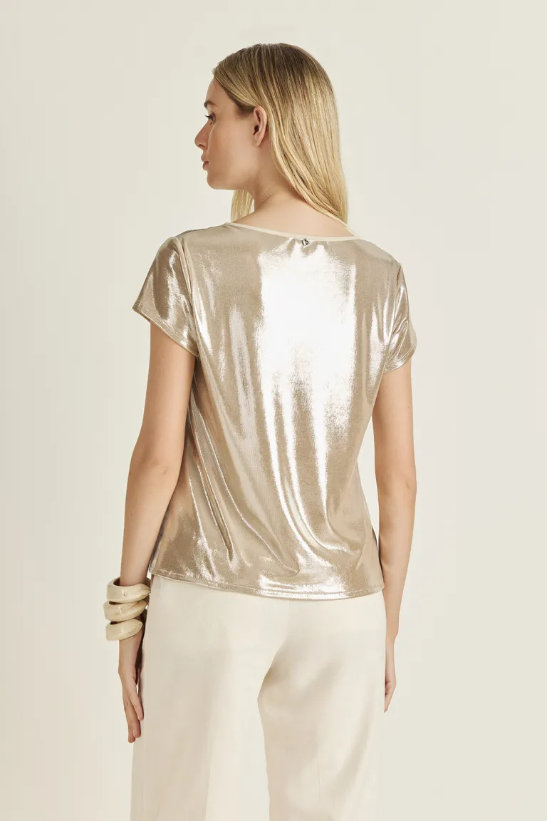 Prenda de vestir de género satinado con acento foil en la espalda de Tucci en Tops para argentina